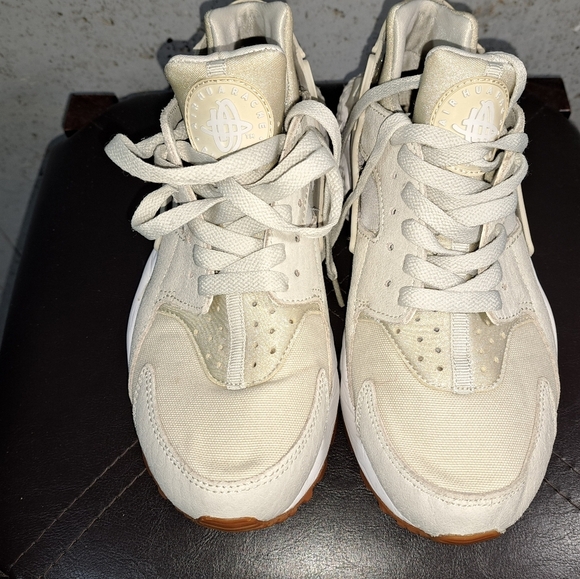 #094 Size U.S. 7.5 Nike Air Huarache in Cream and Beige - Picture 9 of 14